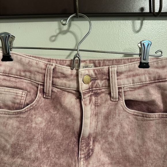 Universal Thread Pink Jean Shorts Size‎ 6 Waist 28" Ladies Cutoffs Mid Rise - Picture 3 of 6